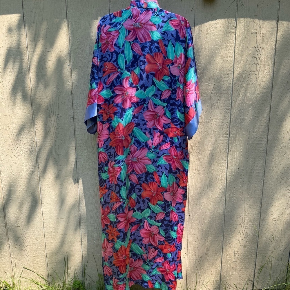 Vintage Women's California Dynasty Polyester Kimono Robe Lily Flowers M No Belt - Picture 4 of 8